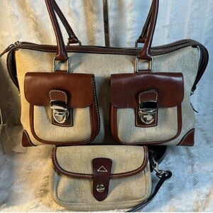 Dooney & Bourke Anniversary Signature w/Wristlet Pouch